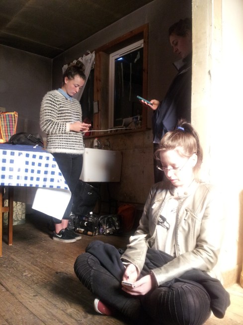 one itty bitty scrap of 3G in one corner of the set